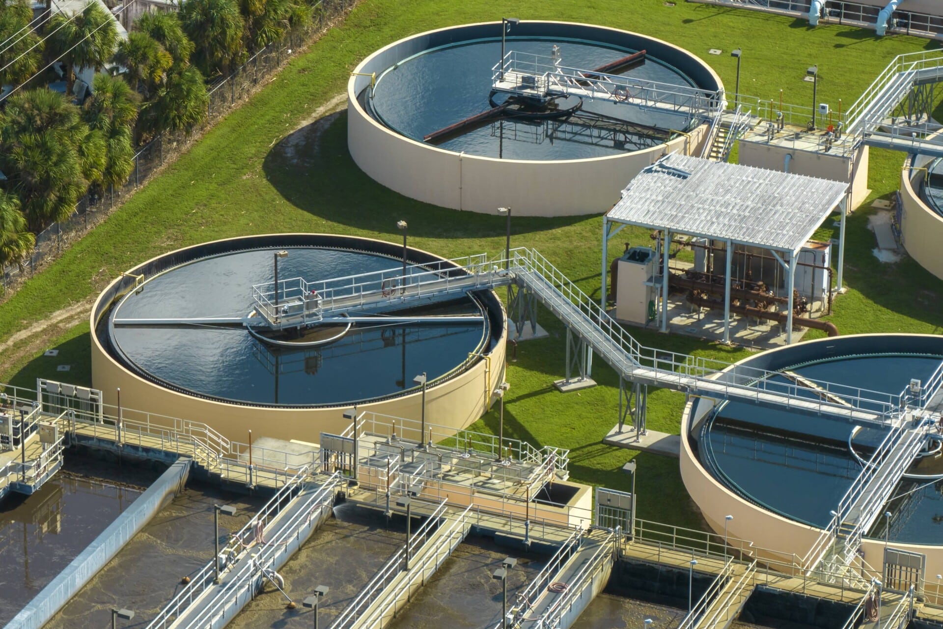 Comment concevoir un bassin industriel aux normes ? - La Revue Tech - Bassin Waste Disposal And Management