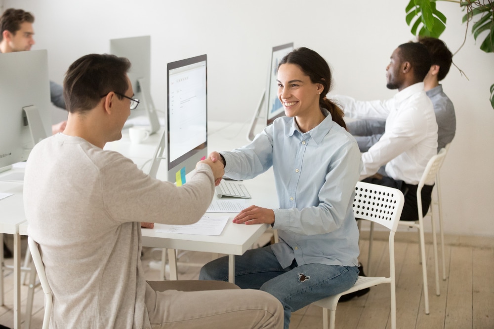 Se renseigner sur l’approche adoptée envers les profils stratégiques comme les lead developers, les product managers ou les CTO
