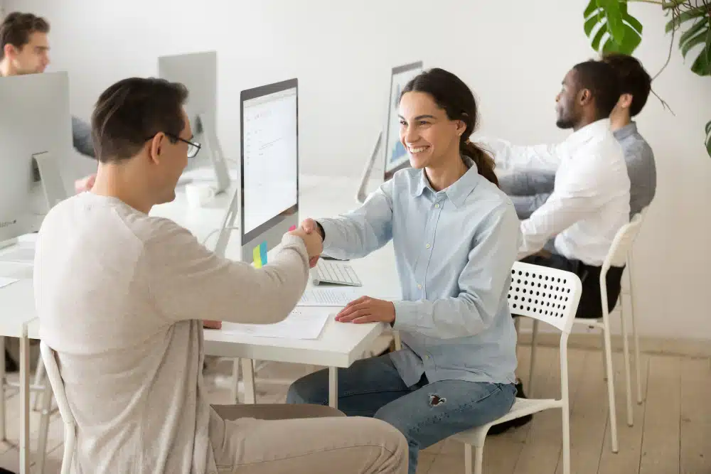 Se renseigner sur l’approche adoptée envers les profils stratégiques comme les lead developers, les product managers ou les CTO Se renseigner sur l’approche adoptée envers les profils stratégiques comme les lead developers, les product managers ou les CTO