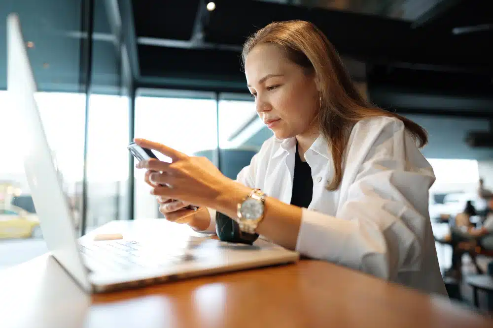 Emettre une facture depuis son smartphone ou vérifier l’état des règlements optimise le temps disponible Emettre une facture depuis son smartphone ou vérifier l’état des règlements optimise le temps disponible