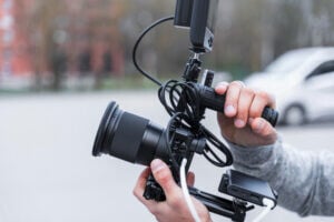 Équipement vidéo abordable pour créateurs de contenu 2026 Caméra compacte et stabilisateur