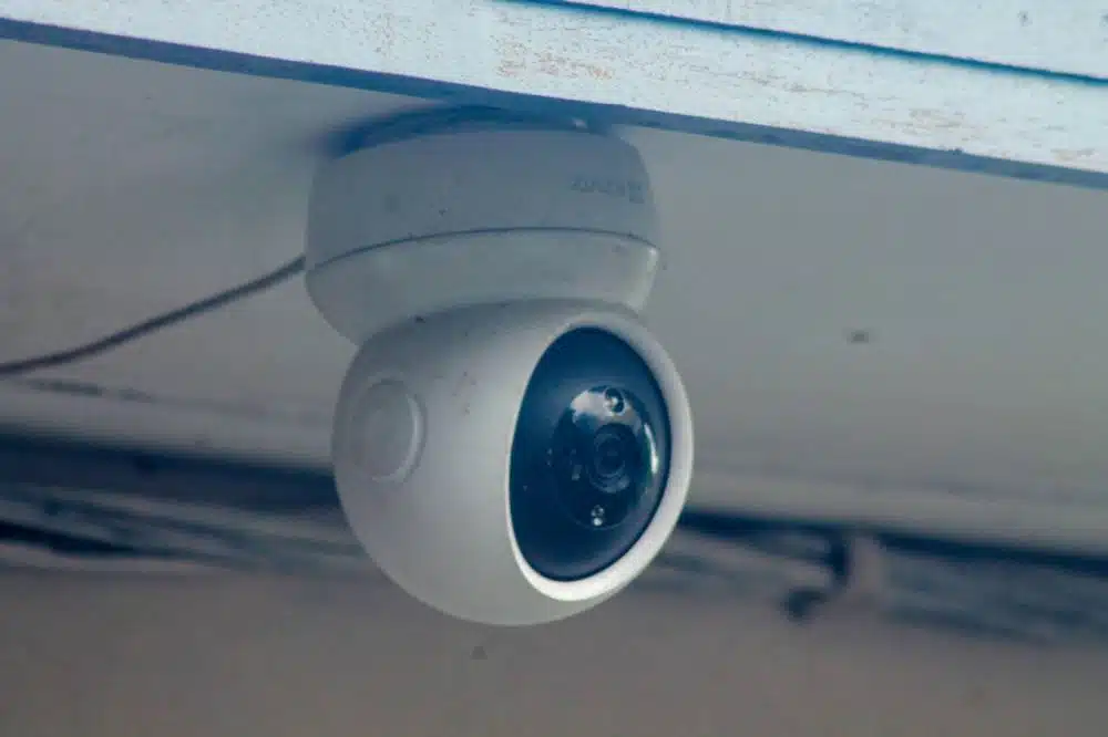 solution sécurité connectée locaux entreprise équipements connectés surveillance entreprise